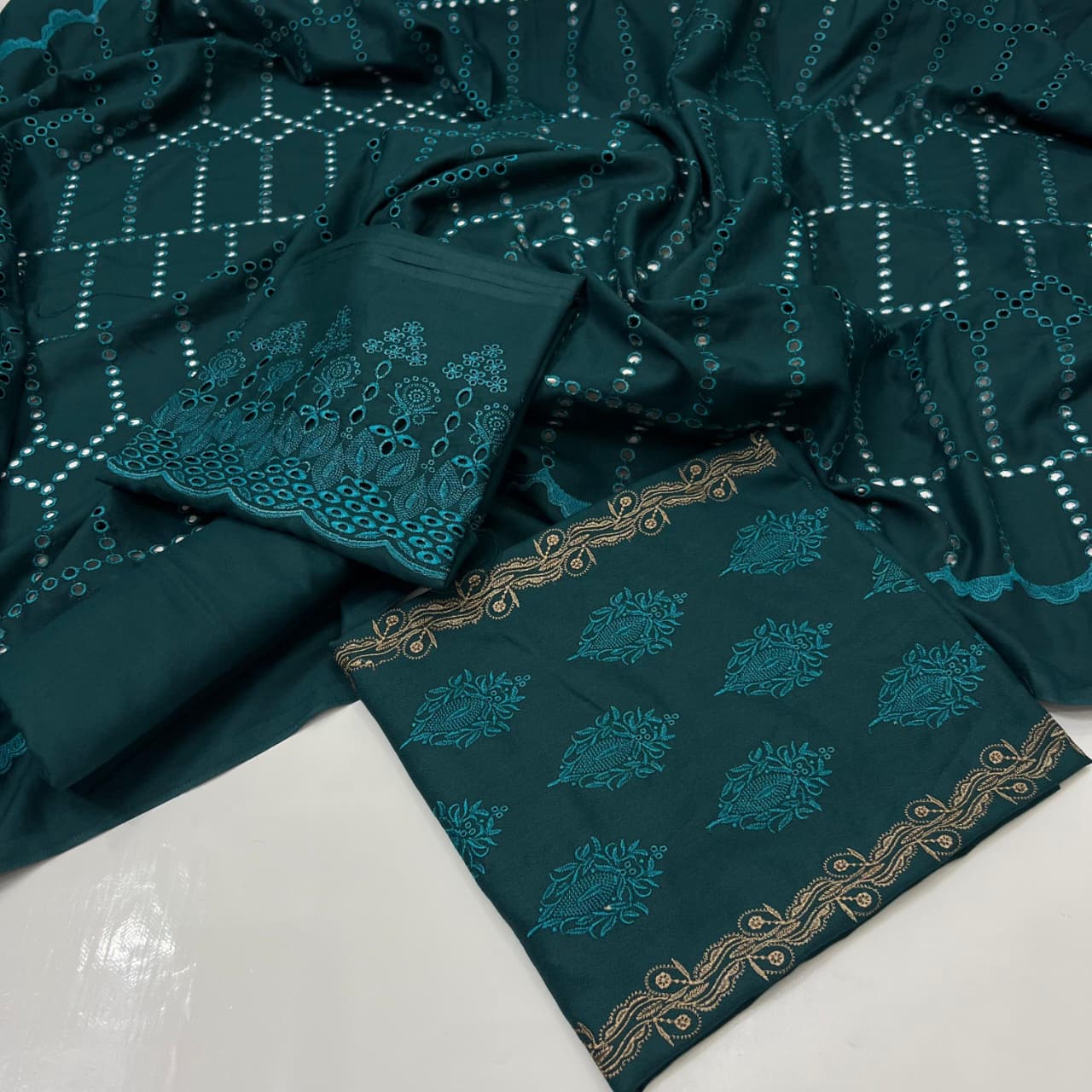 Zymal Brand – 3 Piece Dhanak Embroidery Collection (SU002) Dark Green